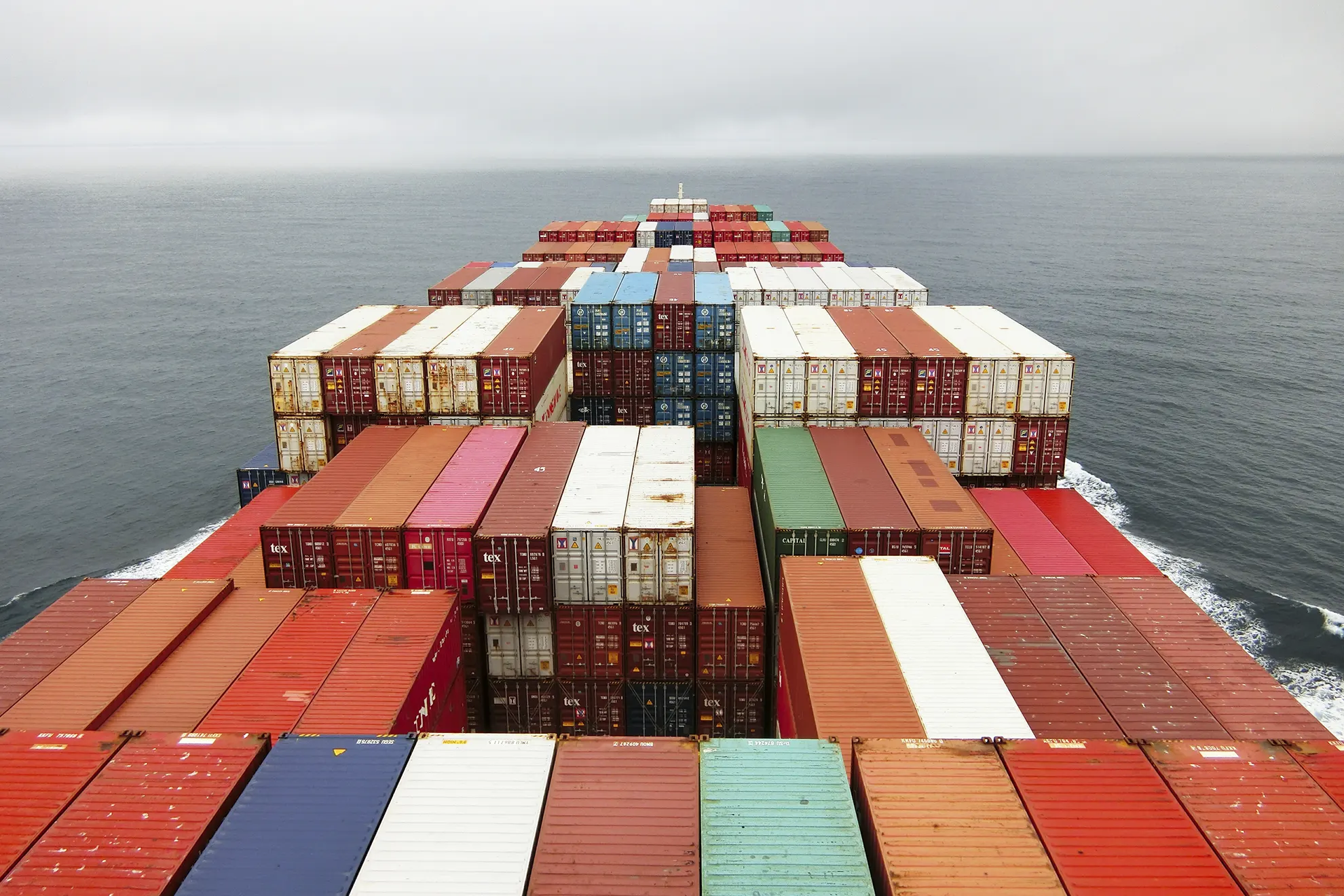 Conectamos tu negocio con 190 países.